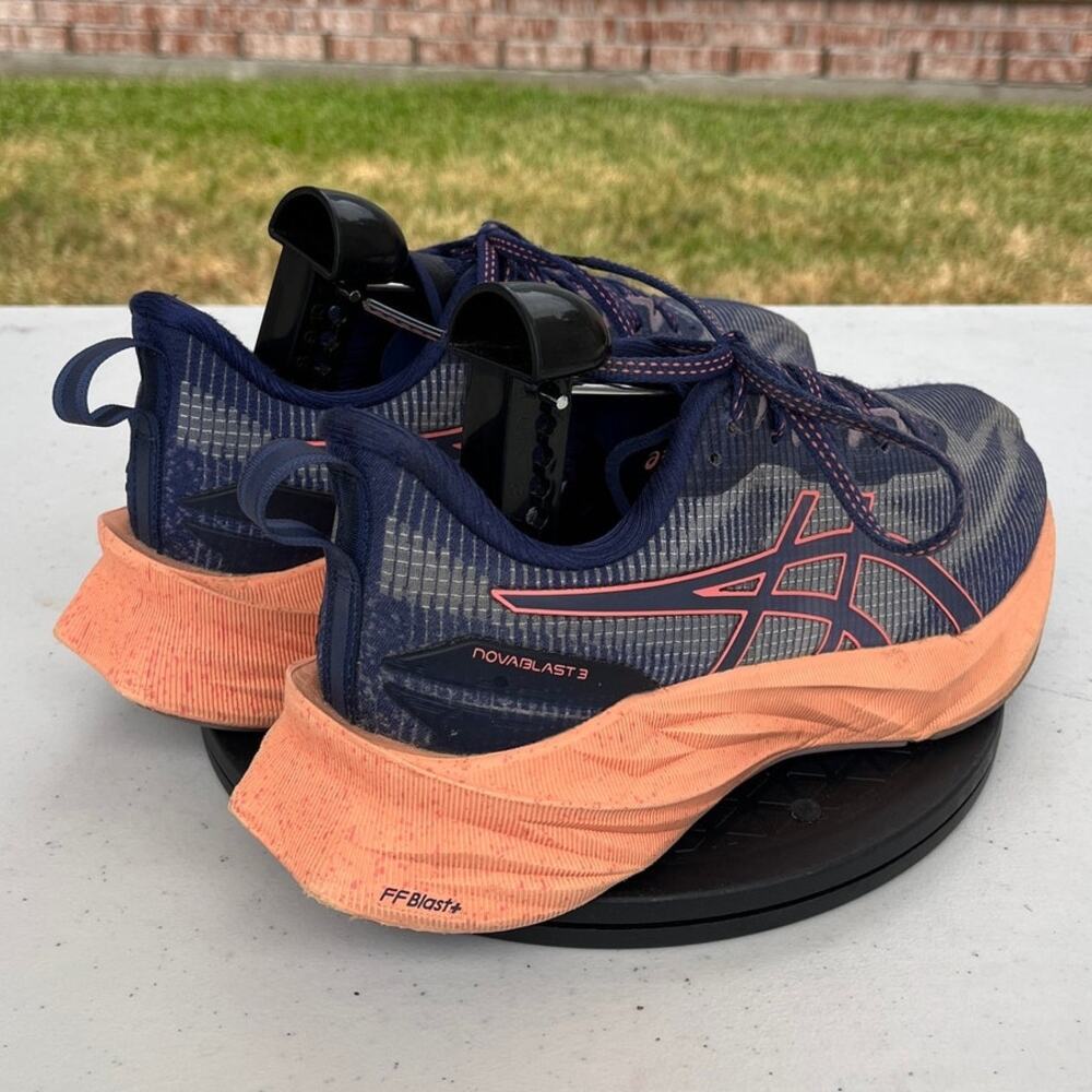 Womens Asics Novablast 3 1012B410 Mesh Gym Running Athletic Sneaker SZ 8.5 Blue - Picture 4 of 6
